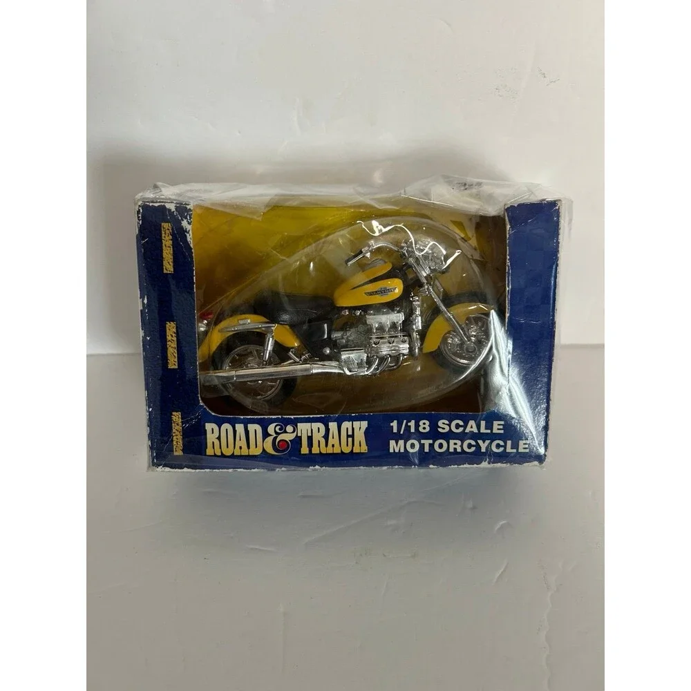 Maisto Honda Valkyrie F6 Road & Track 1/18 Scale Die Cast Motorcycle Yellow
